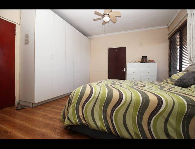 6 BEDROOM FREESTANDING FOR SALE IN TUSCANY GLEN
